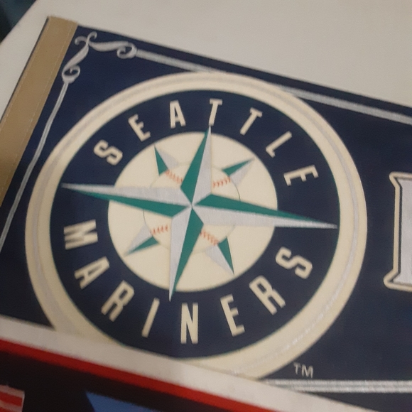 AL West,  2 of 5 Team Felt Pennants,  Vintage - Picture 6 of 8